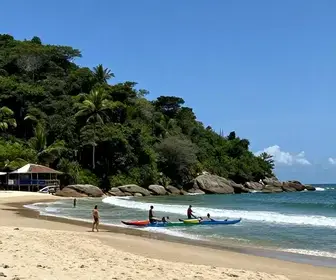 Descubra a Praia de Cima da Pinheira: Acesso e Estrutura Completa