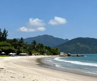 Praia de Baixo da Pinheira: Acesso e Estrutura Completa para Visitantes